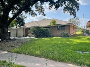 Building Photo - 5818 Darlinghurst Dr