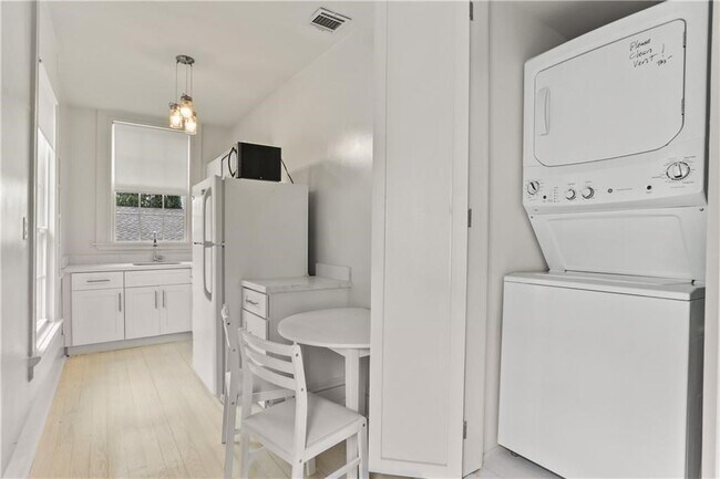 Foto del edificio - 1438 Harmony St