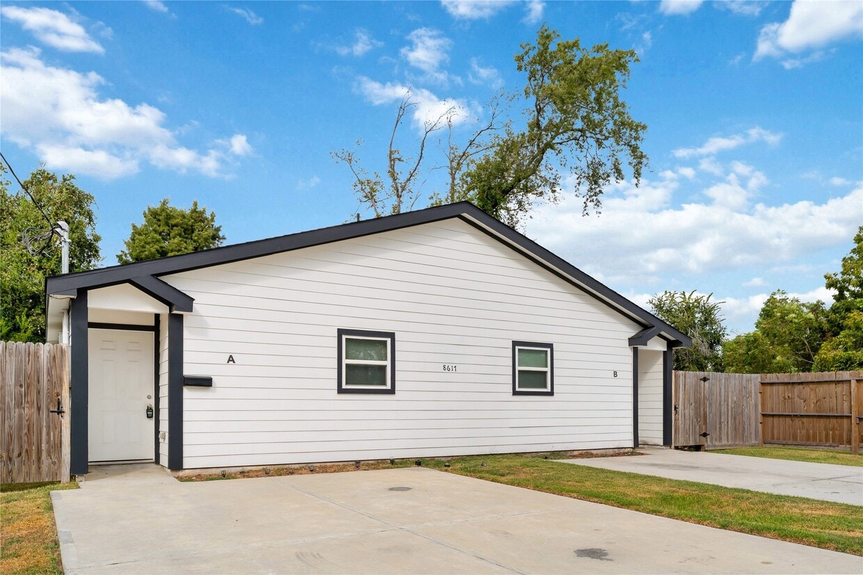 Foto principal - 8617 Clarington St