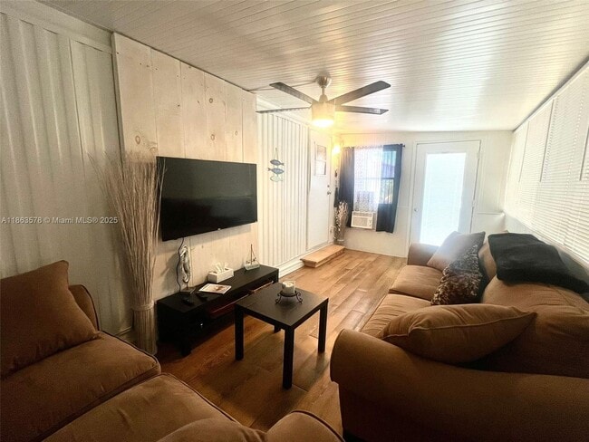 Foto del edificio - 231 W Lake Dr