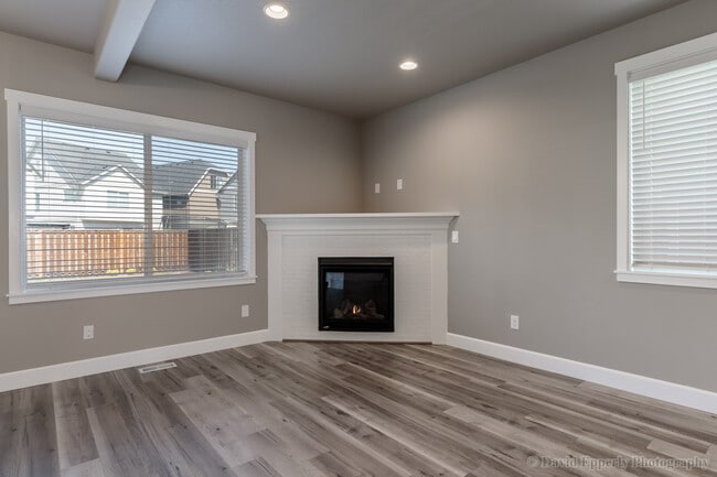 Building Photo - 495 NE 81st Ave