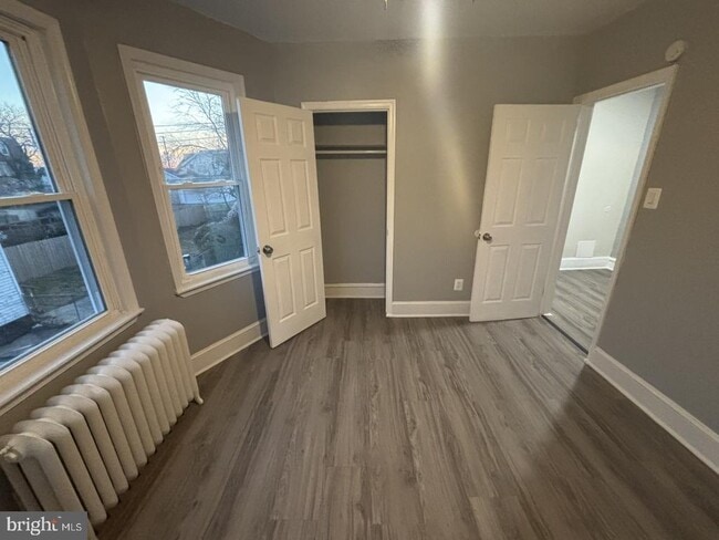 Building Photo - 122 Sharon Ave