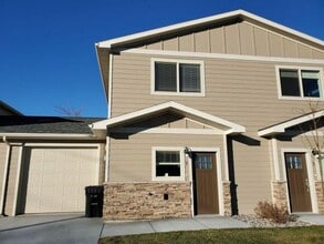 Building Photo - 647 Camelback Dr