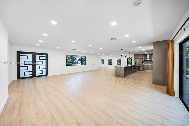 Foto del edificio - 7401 Miami View Dr