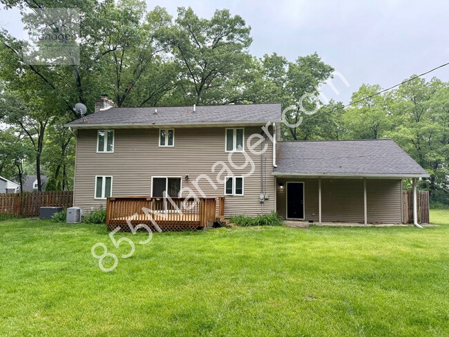 Foto del edificio - Union Lake Retreat – Updated 4-Bed Colonial w/ Stand-by Generator