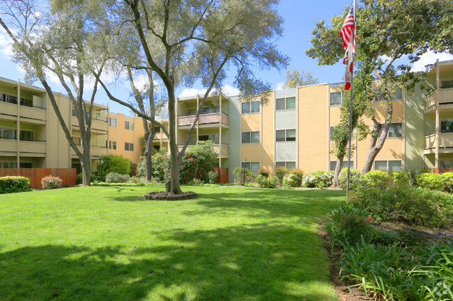 Patio - The Huntington Apartments