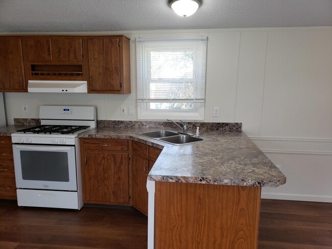 Building Photo - 205 Cross Dr