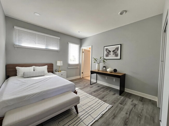 Foto del edificio - 1186 W 37th Pl