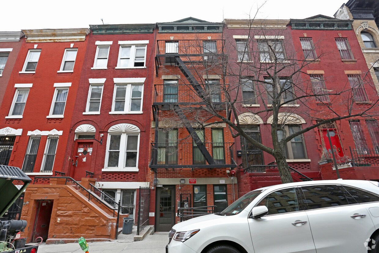 Building Photo - 555 W 159th St