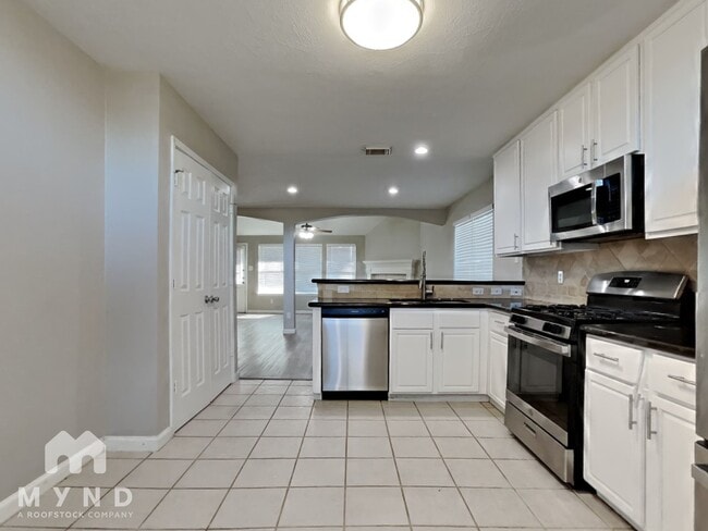 Building Photo - 7606 Bronze Trail Dr