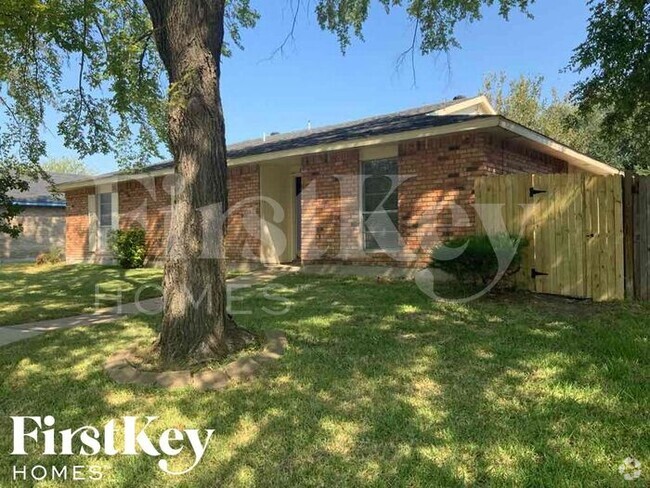 Building Photo - 3317 Kenwood Dr