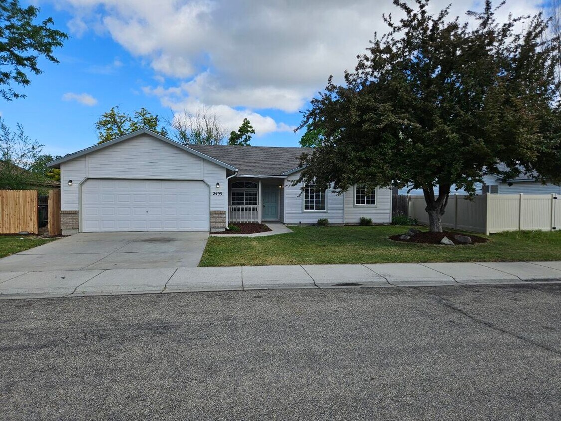 Primary Photo - Cute Meridian Home!