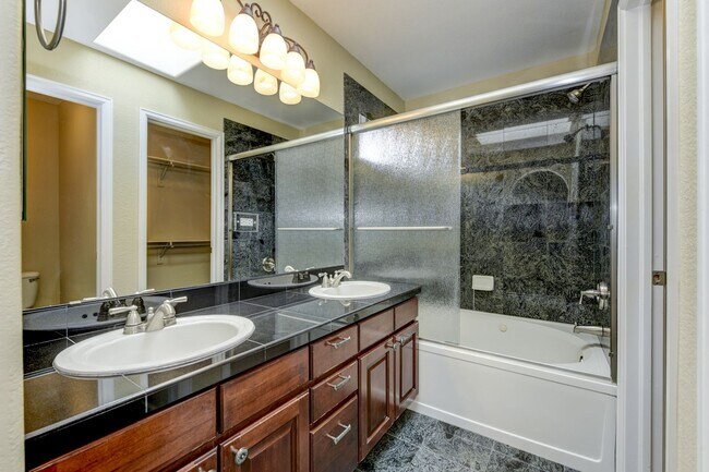 Foto del edificio - Beautifully Updated 3-Bed Home in Arapahoe...