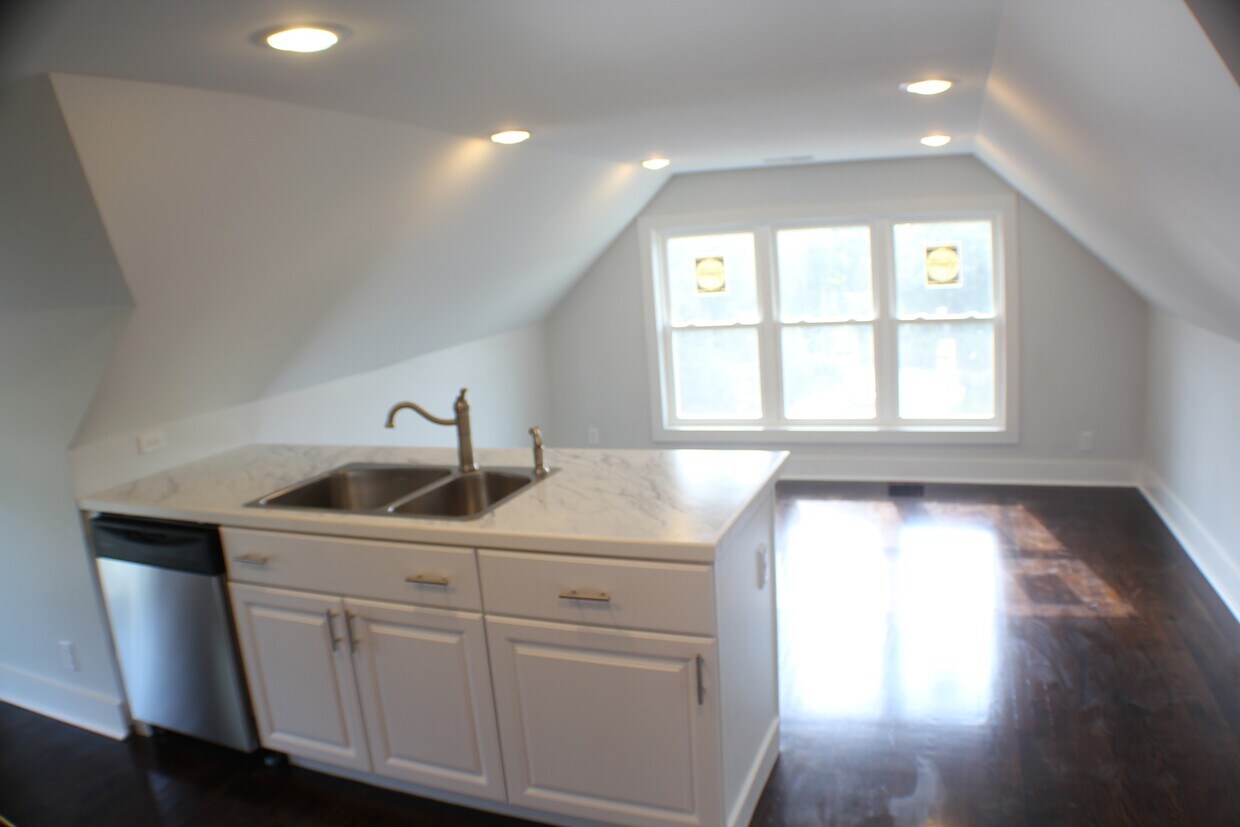 Foto principal - 3339 Charlotte St