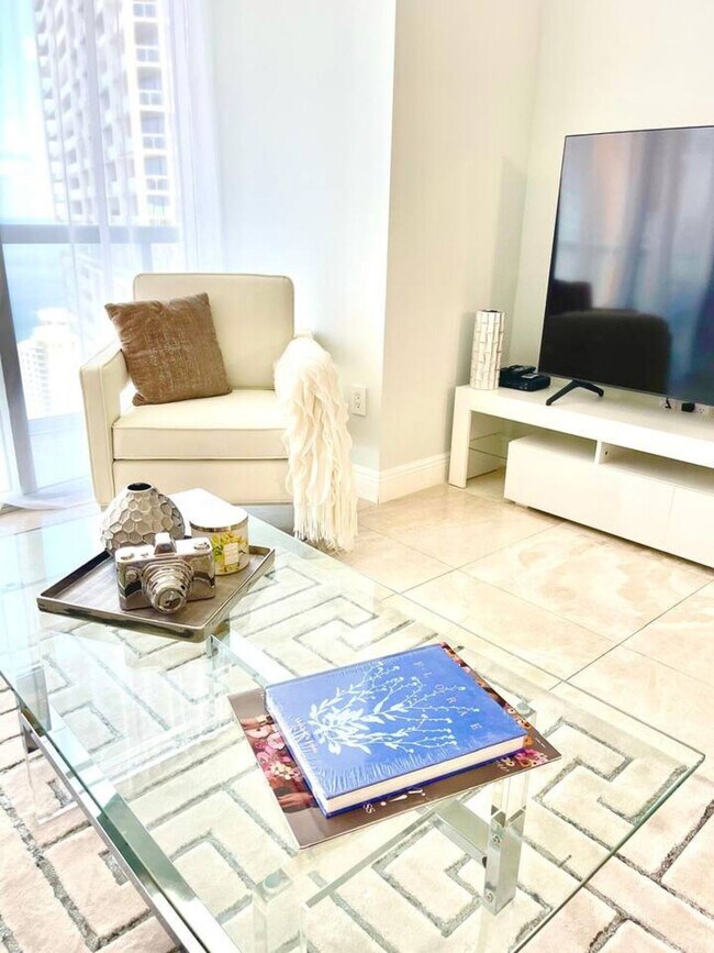 Building Photo - 485 Brickell Ave