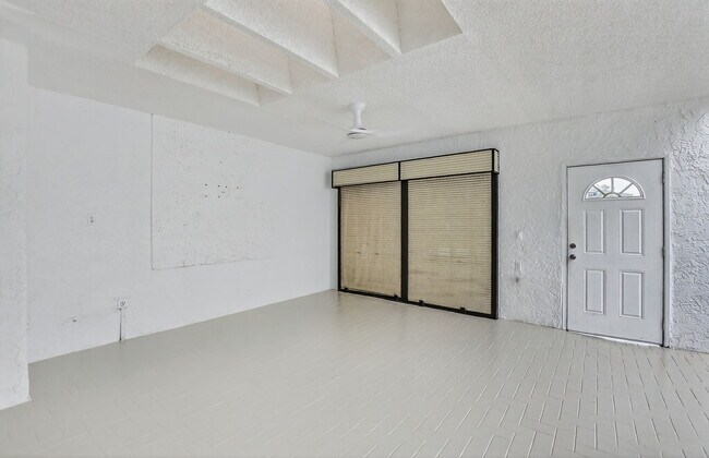 Foto del edificio - 22576 Vistawood Way