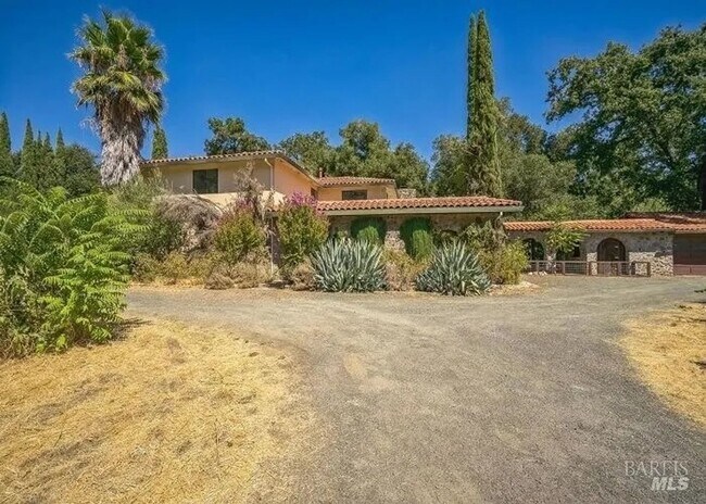 Foto del edificio - Stunning Napa Valley Retreat with Vineyard & River Views – Calistoga, CA