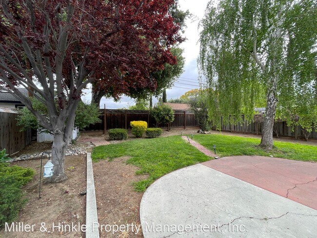 Building Photo - 2 br, 1 bath House - 2062 Coastland Avenue