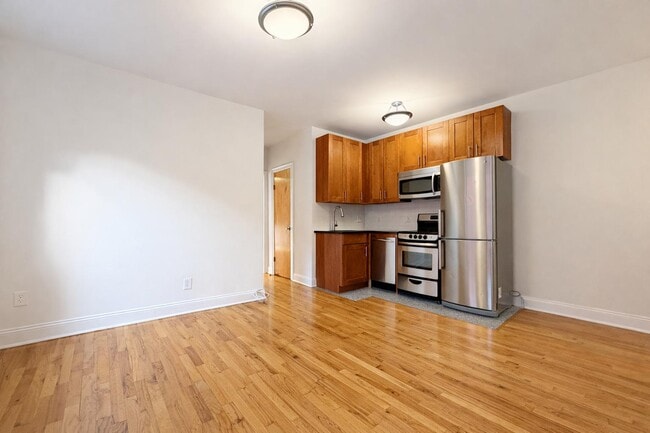 Building Photo - 615 Fort Washington Ave