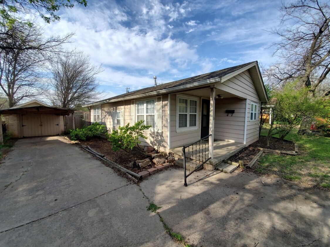 Primary Photo - (2) Bed/(1) Bath in Core Norman Avail NOW!...