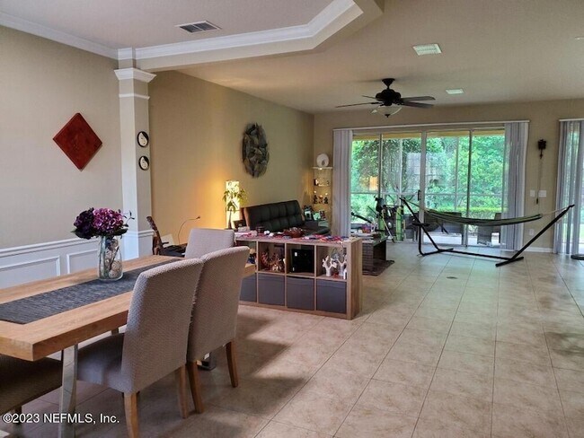 Foto del edificio - 14086 Mahogany Ave