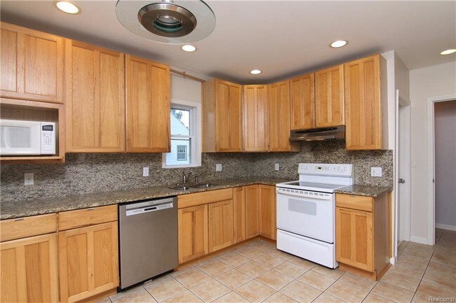 Building Photo - 2043 Appoline Dr