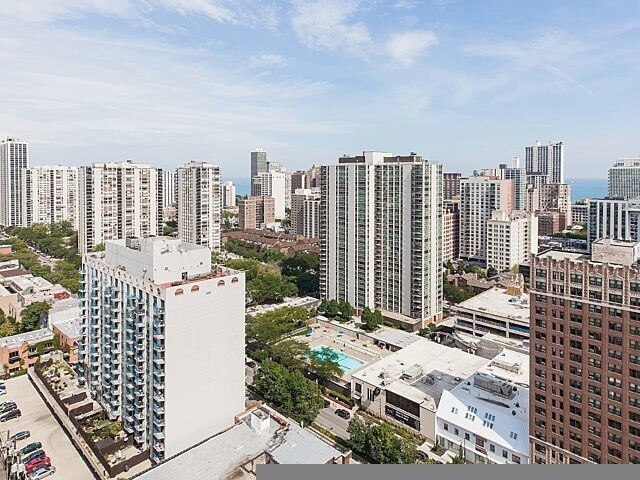 Foto del edificio - 1212 N La Salle Dr