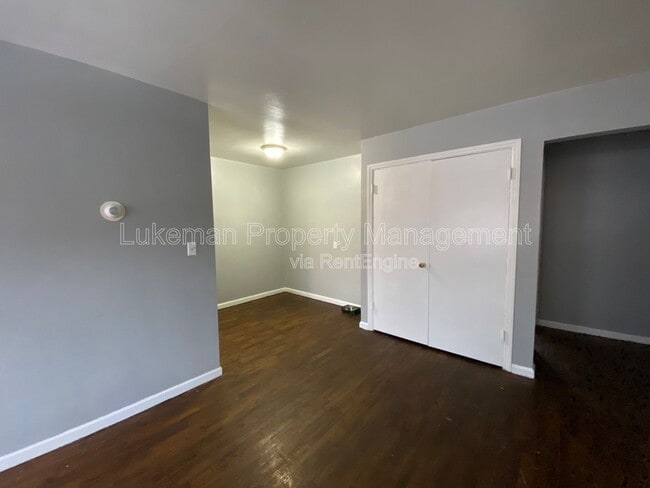 Foto del edificio - 1117-1119 S Westnedge Ct