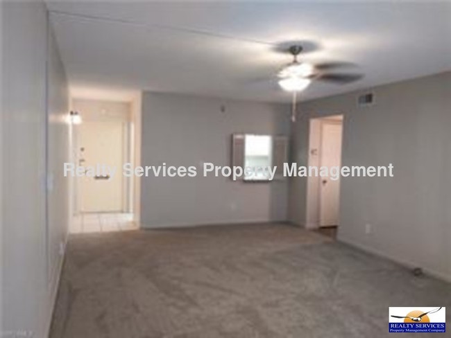 Building Photo - Waterfront condo in SE Cape Coral