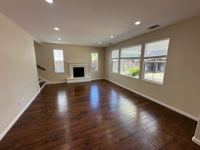 Building Photo - 4 Bed 3 Bath +Office/Den In San Ramon