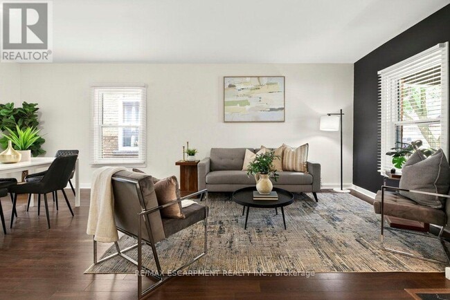 Building Photo - 253 Marlborough St