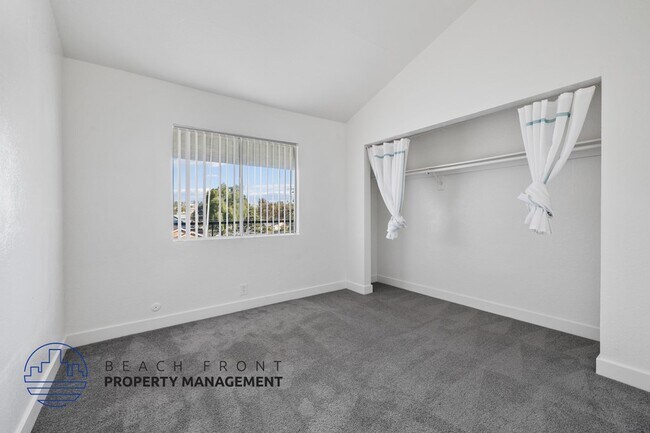 Foto del edificio - 1375 Temple Ave.