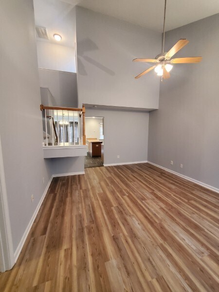 Sala de estar - 7802 Averette Field Dr