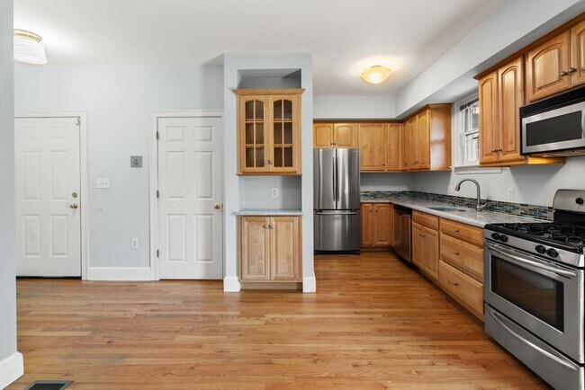 Building Photo - 166 O St