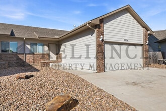 Building Photo - 2204 E Quivira St
