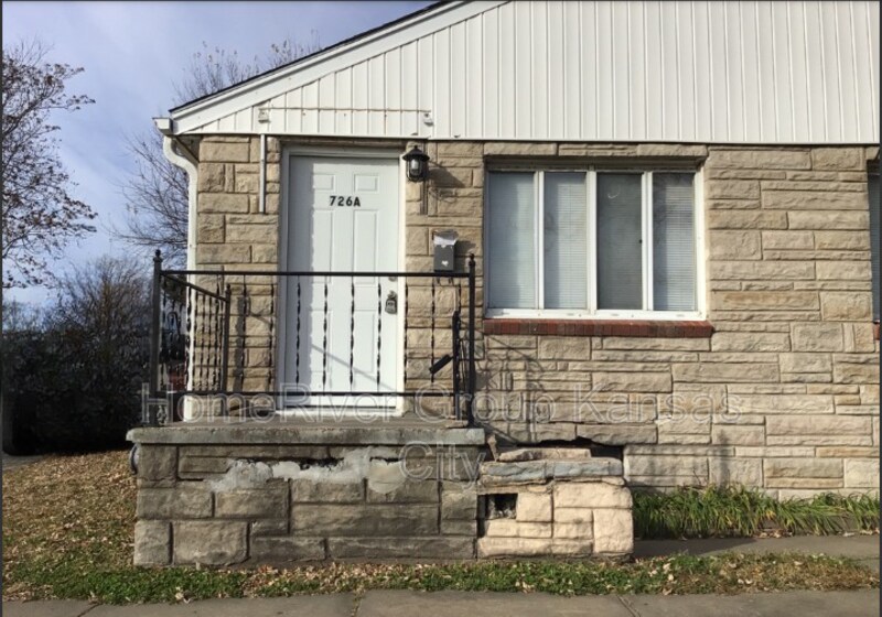 Primary Photo - 726 N Noland Rd