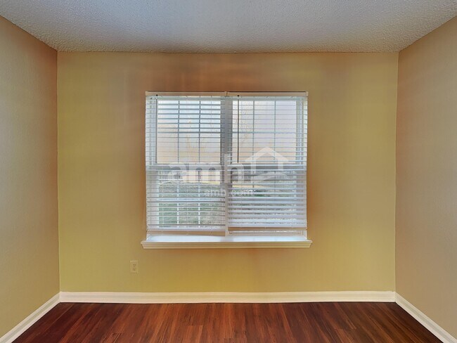 Foto del edificio - 743 Millbrook Dr