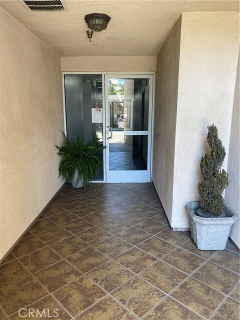 Foto del edificio - 17888 Alburtis Ave