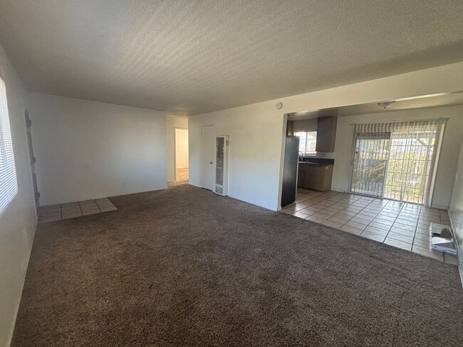 Building Photo - 701 E Oakland