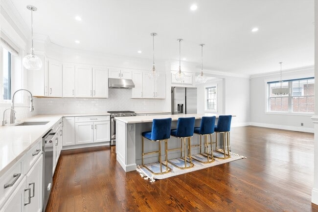 Building Photo - 53 Old Mystic St