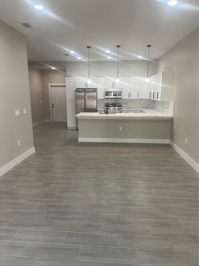 Foto del edificio - 743 Meadow Rd