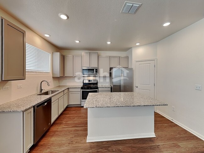 Building Photo - 2715 Spencebrook