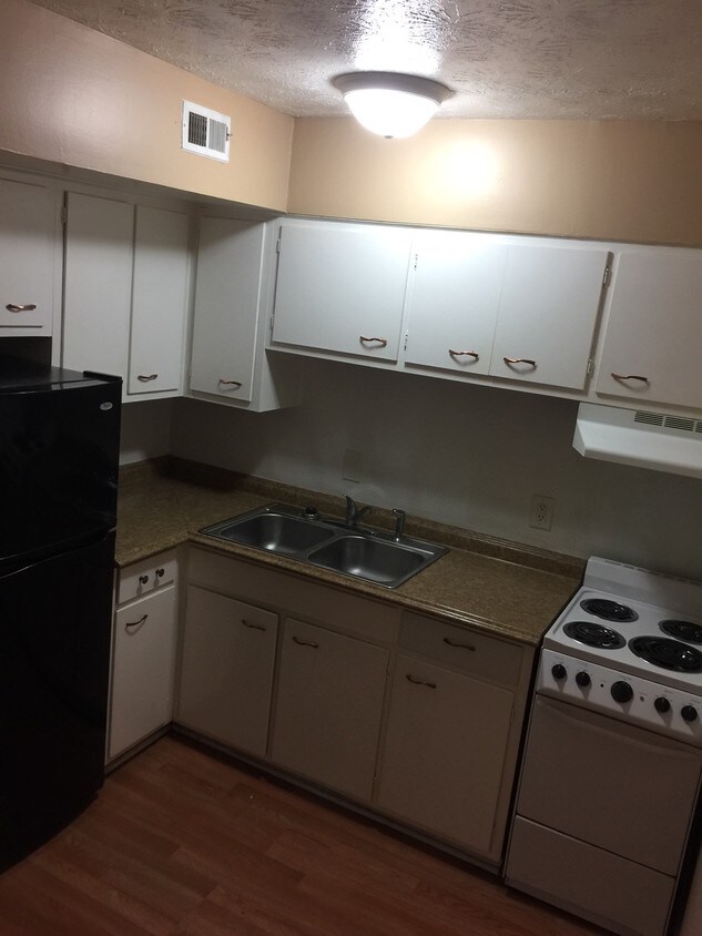 Foto principal - 1704 Jennifer Rd