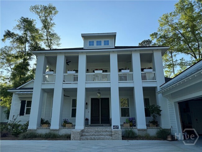 Foto del edificio - 437 Bear River Dr