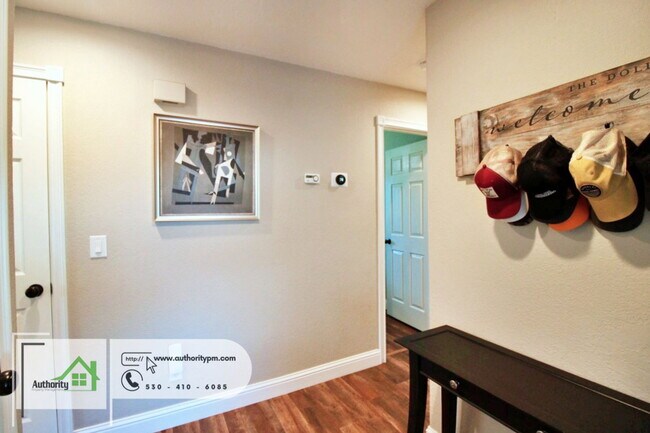 Foto del edificio - 1437 Mariposa Ct