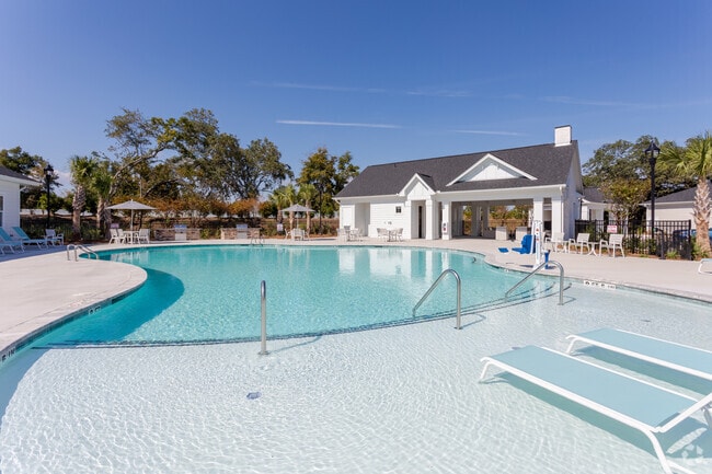 Piscina - Beaumont Oaks at Porters Neck Apartments & Townhomes