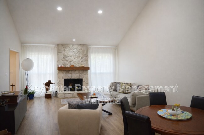 Foto del edificio - 603 Serramonte Dr