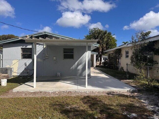 Foto del edificio - 437 NW 17th Ave