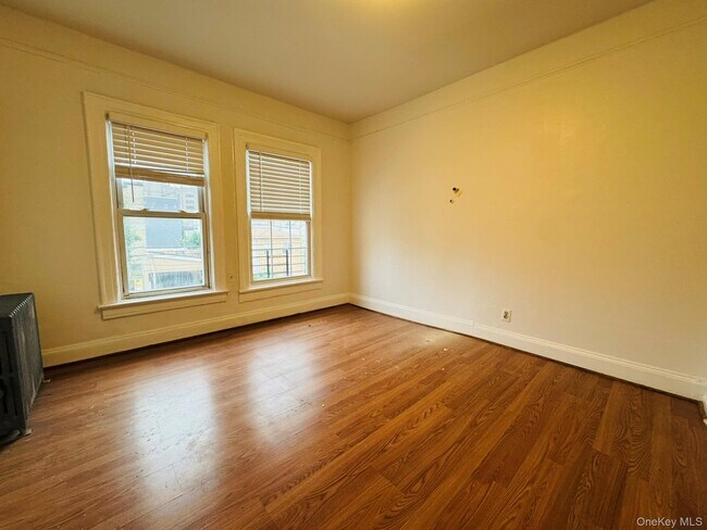 Foto del edificio - 21-13 25th Rd