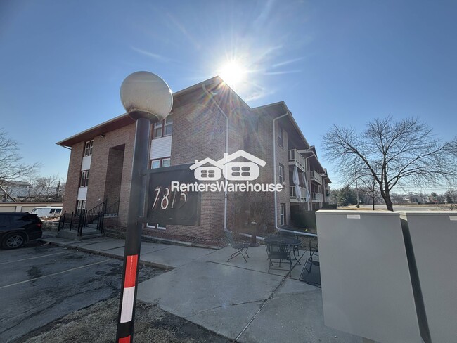 Building Photo - 7815 Douglas Ave